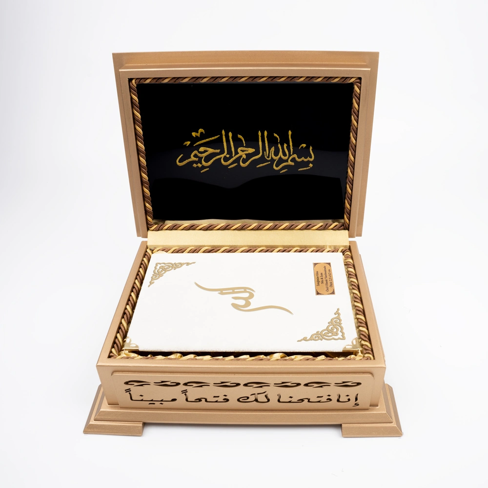 Ahşap Kutulu Kadife Kuran-ı Kerim (Hafız Boy, Divan Lafzatullah, Beyaz) Ahşap Kutulu Kadife Kuran-ı Kerim (Hafız Boy, Divan Lafzatullah, Beyaz)