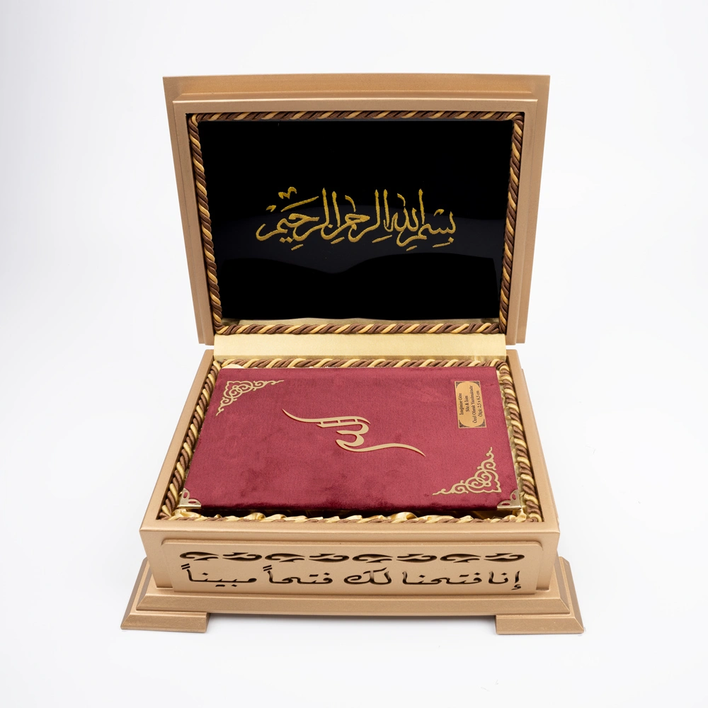 Ahşap Kutulu Kadife Kuran-ı Kerim (Hafız Boy, Divan Lafzatullah, Bordo) Ahşap Kutulu Kadife Kuran-ı Kerim (Hafız Boy, Divan Lafzatullah, Bordo)