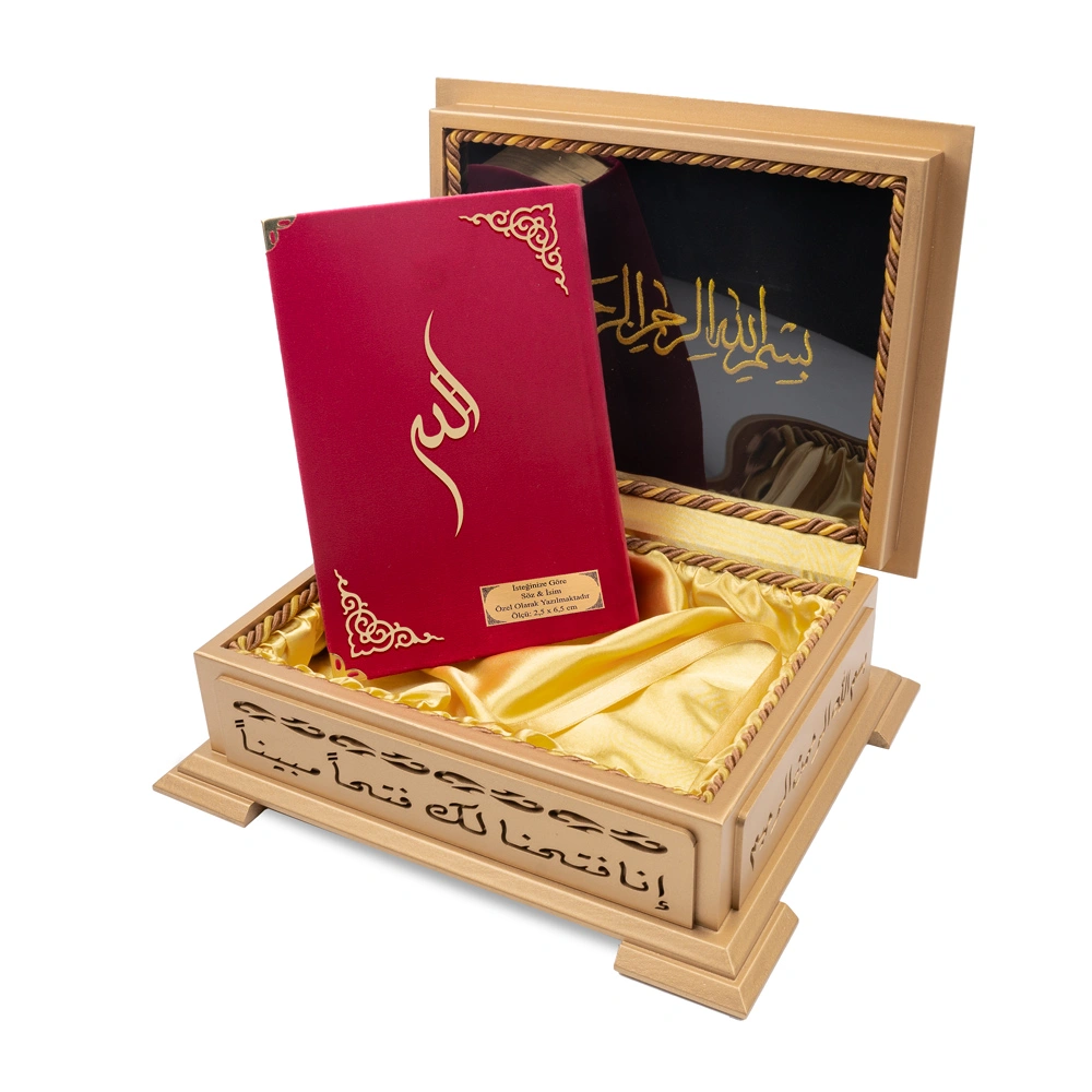 Ahşap Kutulu Kadife Kuran-ı Kerim (Hafız Boy, Divan Lafzatullah, Fuşya Pembe) Ahşap Kutulu Kadife Kuran-ı Kerim (Hafız Boy, Divan Lafzatullah, Fuşya Pembe)