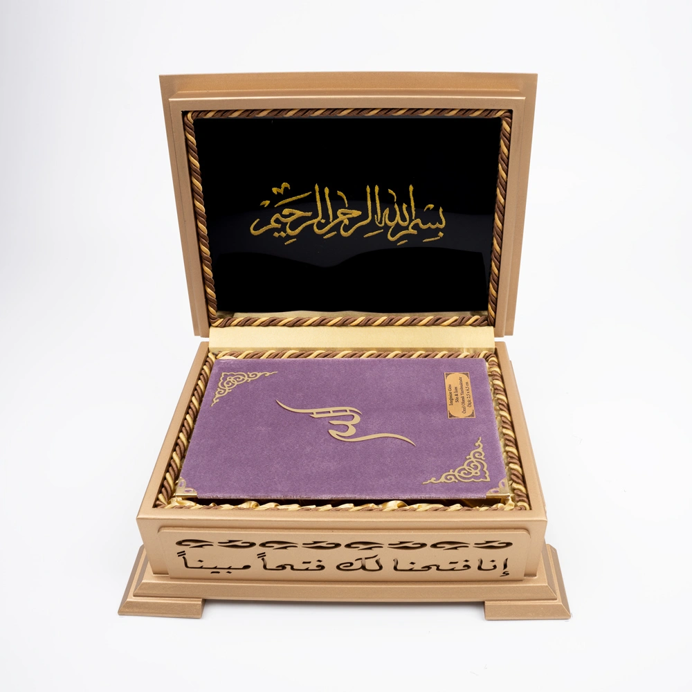 Ahşap Kutulu Kadife Kuran-ı Kerim (Hafız Boy, Divan Lafzatullah, Lila) Ahşap Kutulu Kadife Kuran-ı Kerim (Hafız Boy, Divan Lafzatullah, Lila)