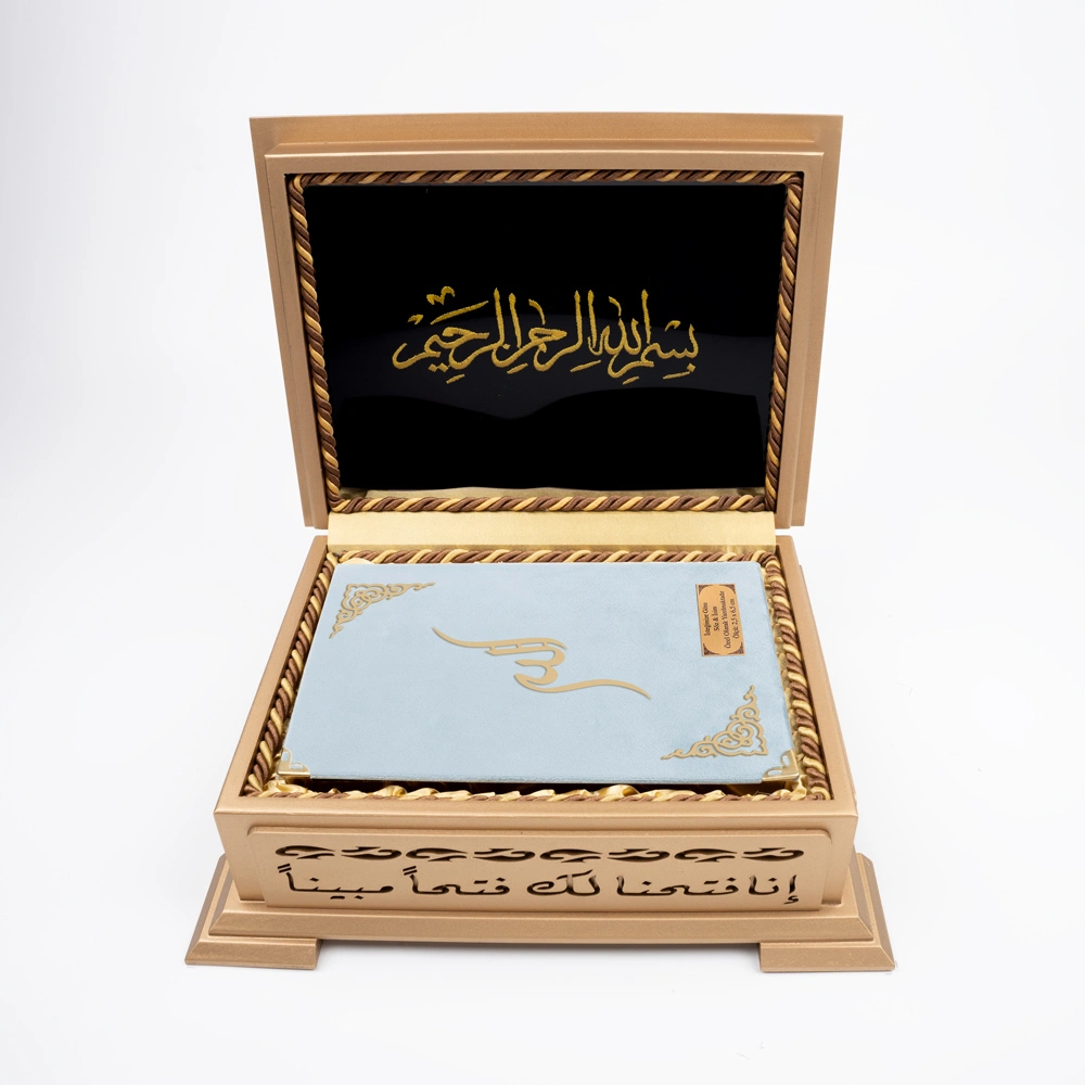 Ahşap Kutulu Kadife Kuran-ı Kerim (Hafız Boy, Divan Lafzatullah, Mavi) Ahşap Kutulu Kadife Kuran-ı Kerim (Hafız Boy, Divan Lafzatullah, Mavi)