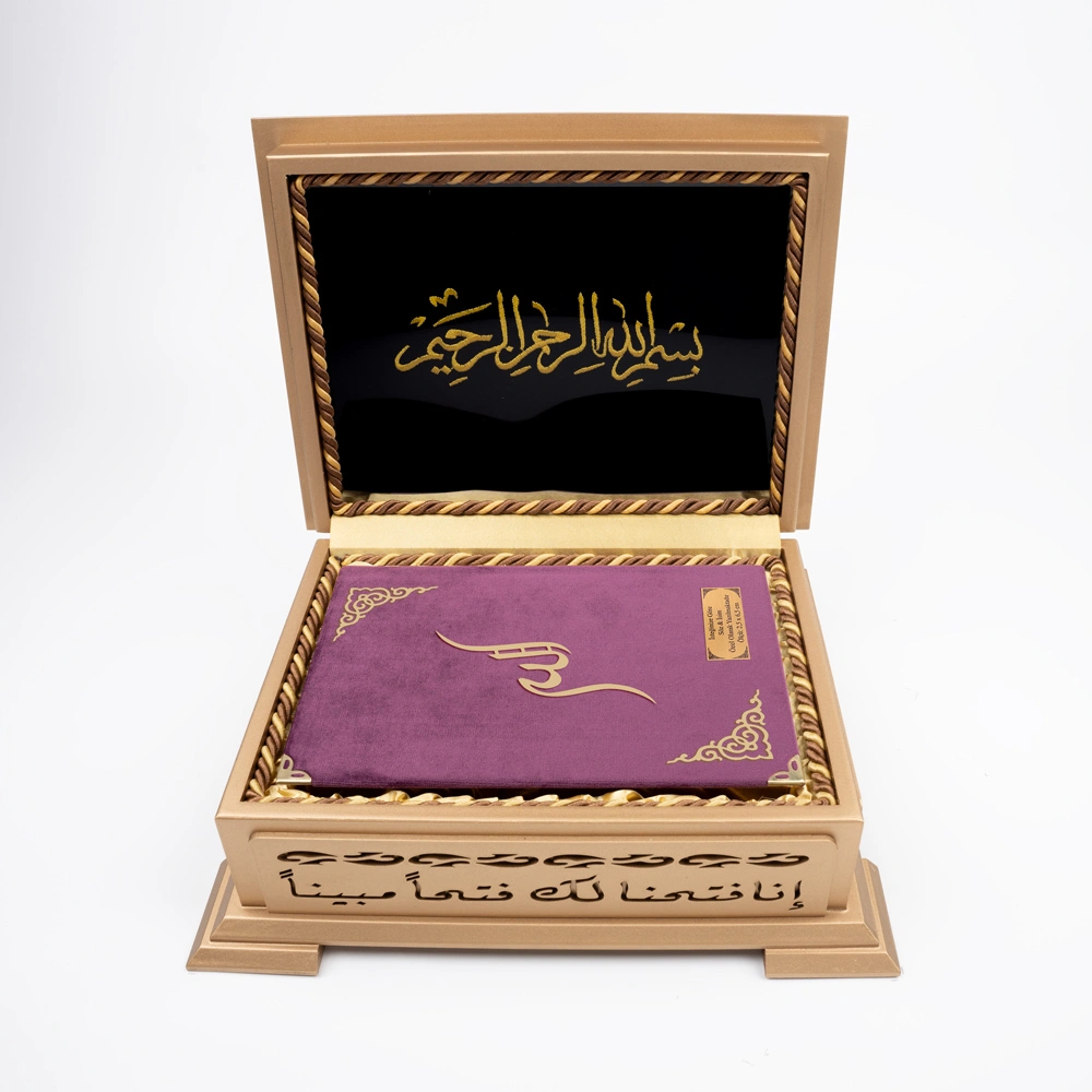 Ahşap Kutulu Kadife Kuran-ı Kerim (Hafız Boy, Divan Lafzatullah, Mor) Ahşap Kutulu Kadife Kuran-ı Kerim (Hafız Boy, Divan Lafzatullah, Mor)