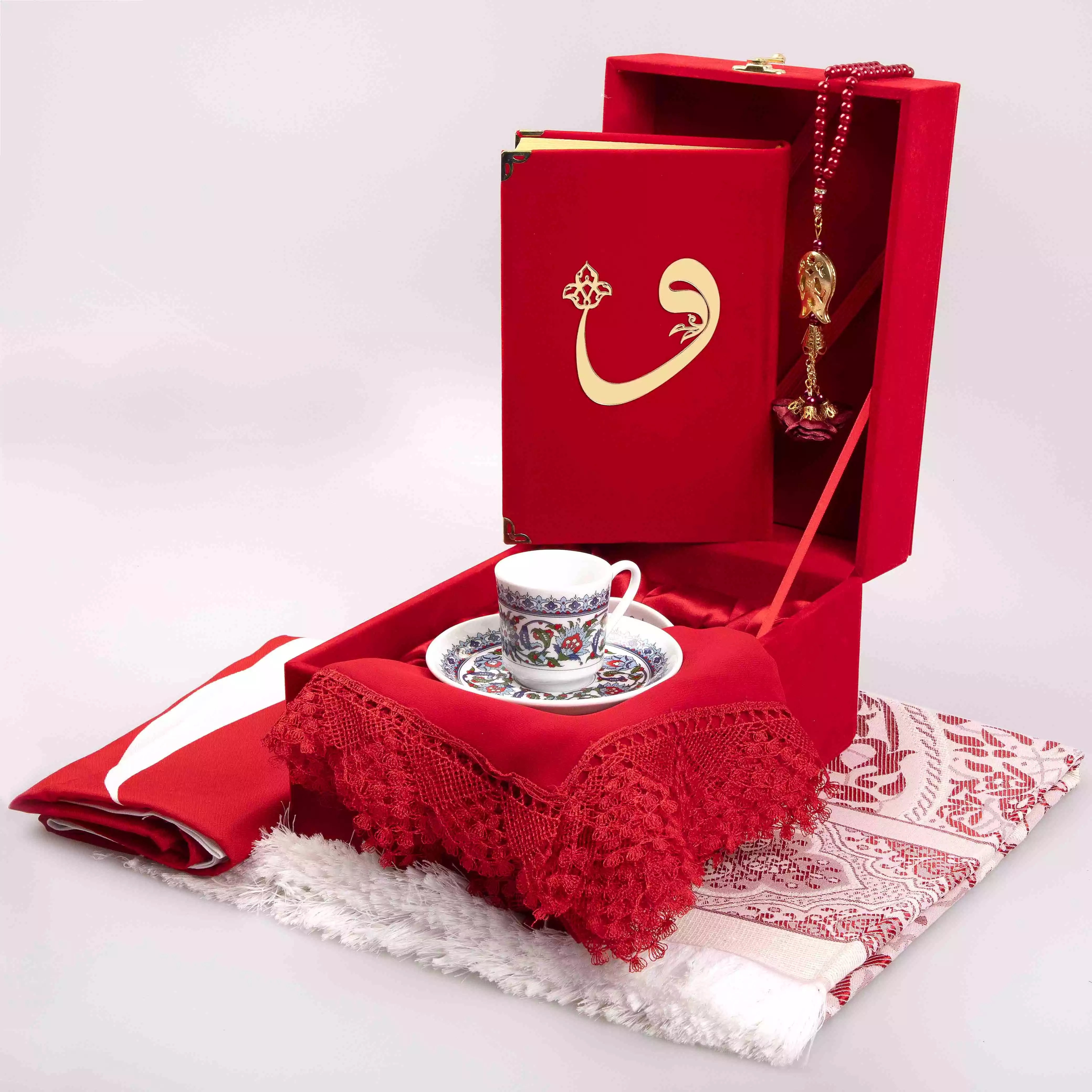 HAYRAT NEŞRİYAT - Bayrak + Fincan + Şal + Seccade + Tesbih + Kuran Hediye Seti (Hafız Boy, Kırmızı, Vav Motifli)