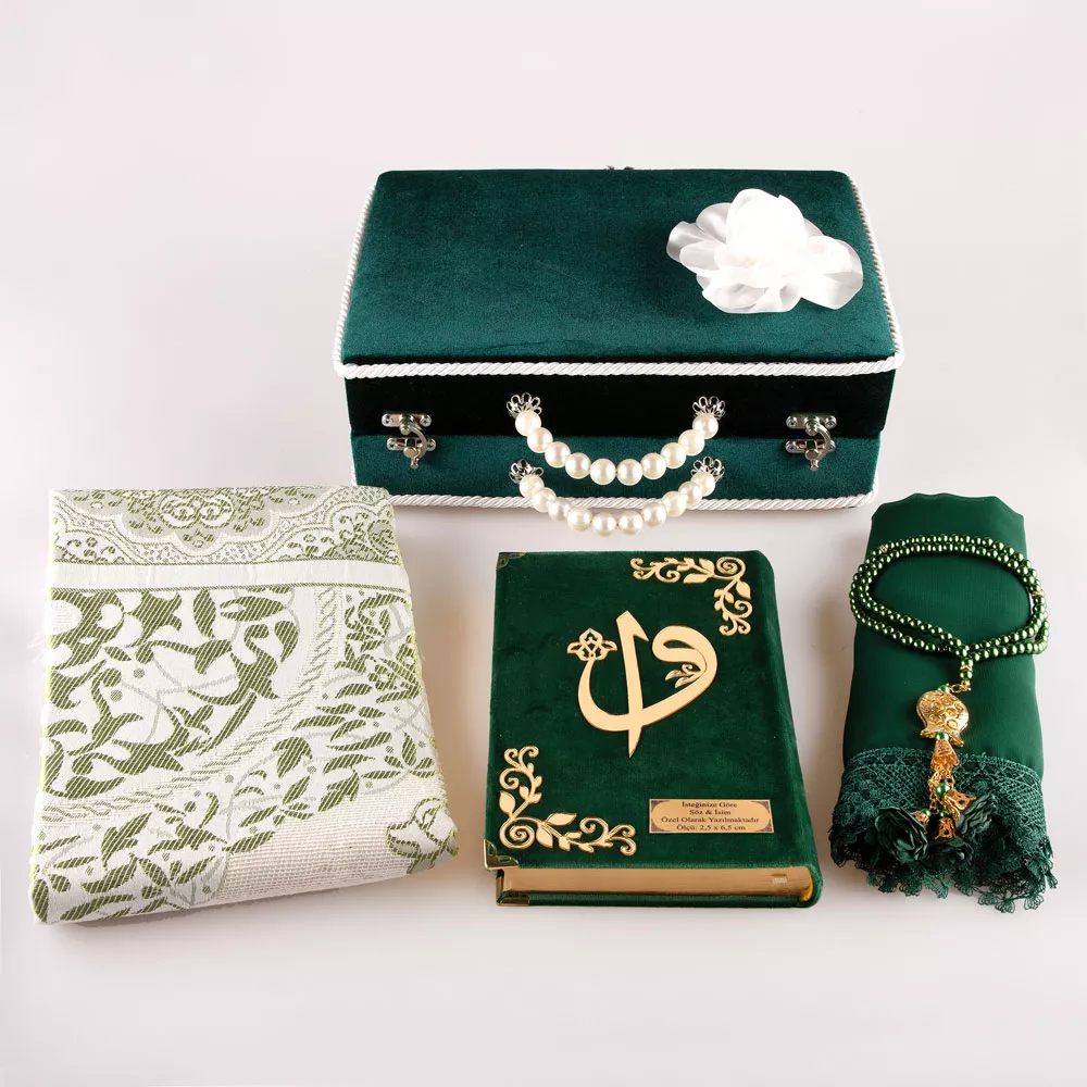 HAYRAT NEŞRİYAT - Boncuklu Kutu Çeyizlik, Şal + Seccade + Tesbih + Kuran Hediye Seti (Orta B. Kadife, Yeşil) HAYRAT NEŞRİYAT - Boncuklu Kutu Çeyizlik, Şal + Seccade + Tesbih + Kuran Hediye Seti (Orta B. Kadife, Yeşil)