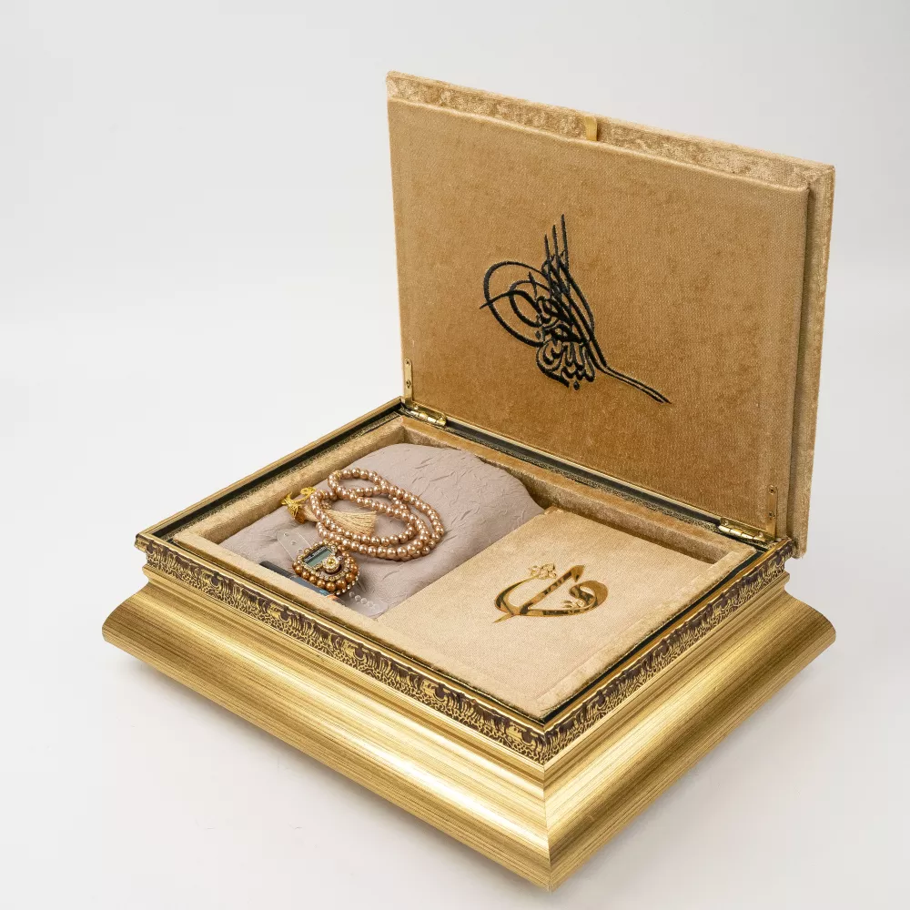 Eşarp + Tesbih + Zikirmatik + Esanas + Çanta Boy Kuran Hediye Seti (Gold)