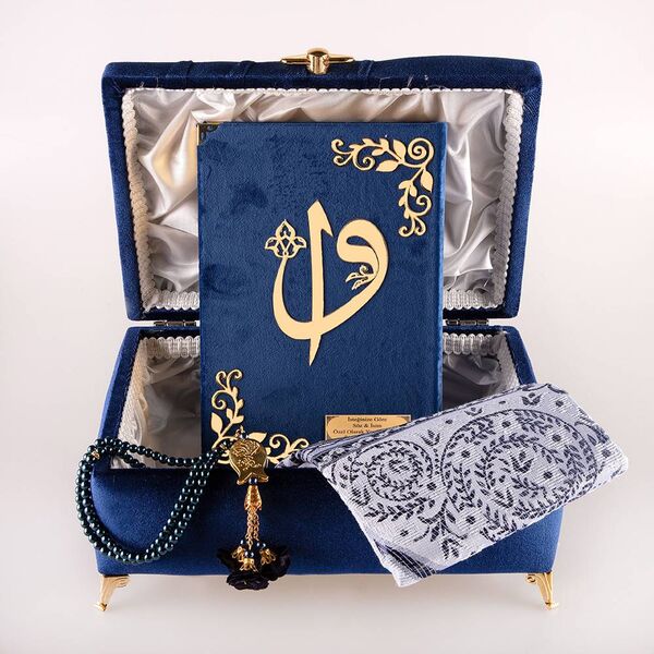 Çizgili Kutu Çeyizlik, Seccade + Tesbih + Kuran Hediye Seti (Hafız Boy, Kadife, Lacivert, Elif-Vav)