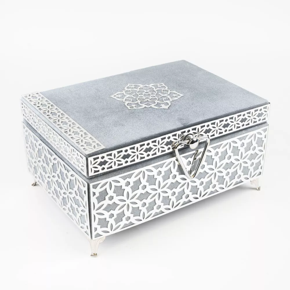 HAYRAT NEŞRİYAT - Desenli Kutu Çeyizlik, Seccade + Tesbih + Kuran Hediye Seti (Hafız Boy, Kadife, Gri, Elif-Vav)