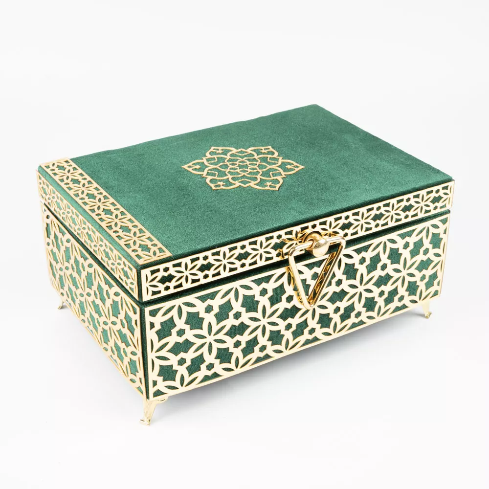 HAYRAT NEŞRİYAT - Desenli Kutu Çeyizlik, Seccade + Tesbih + Kuran Hediye Seti (Hafız Boy, Kadife, Yeşil, Elif-Vav)