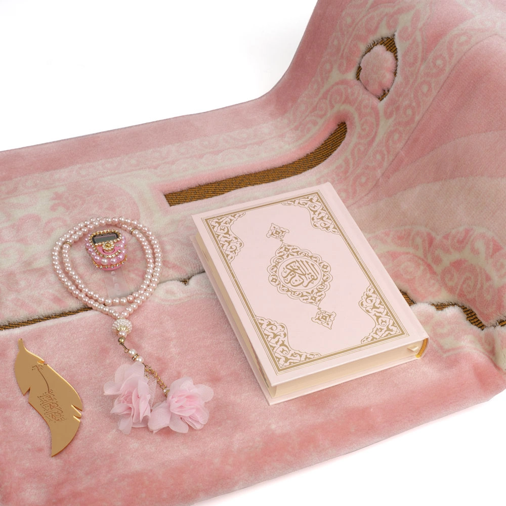 Kadife Seccade (120x80) + Tesbih + Zikirmatik + Ayraç + Çanta Boy Kuran Hediye Seti (Pembe)
