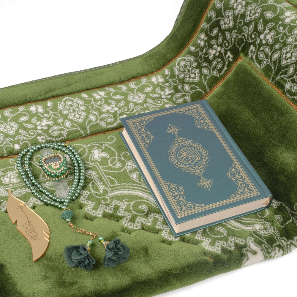 Kadife Seccade (120x80) + Tesbih + Zikirmatik + Ayraç + Çanta Boy Kuran Hediye Seti (Yeşil)