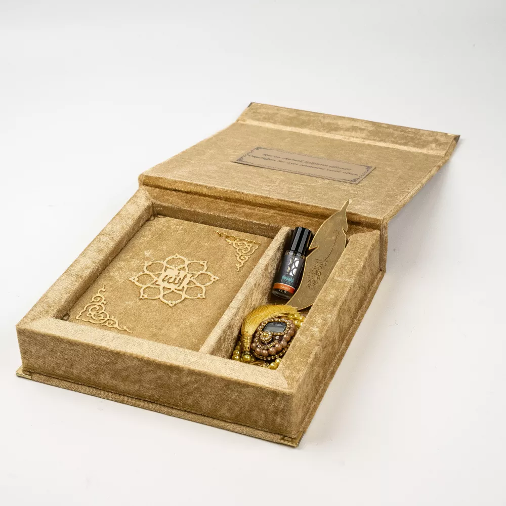 HAYRAT NEŞRİYAT - Tesbih + Zikirmatik + Esans + Ayraç + Çanta Boy Kuran Hediye Seti (Raşel Kutulu)