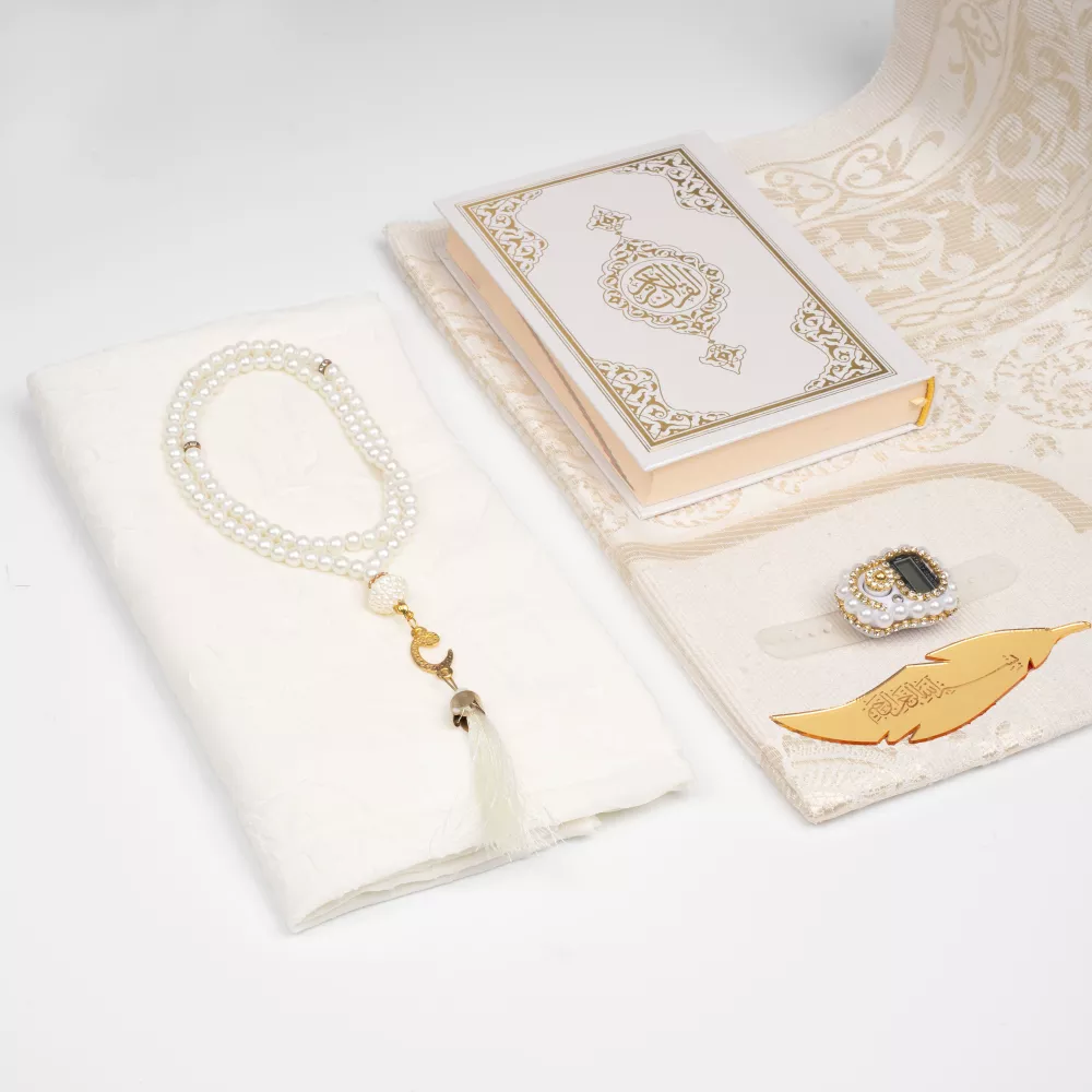 Kuran + Seccade + Eşarp + Tesbih + Zikirmatik + Ayraç Hediye Seti (Çanta Boy, Beyaz) Kuran + Seccade + Eşarp + Tesbih + Zikirmatik + Ayraç Hediye Seti (Çanta Boy, Beyaz)