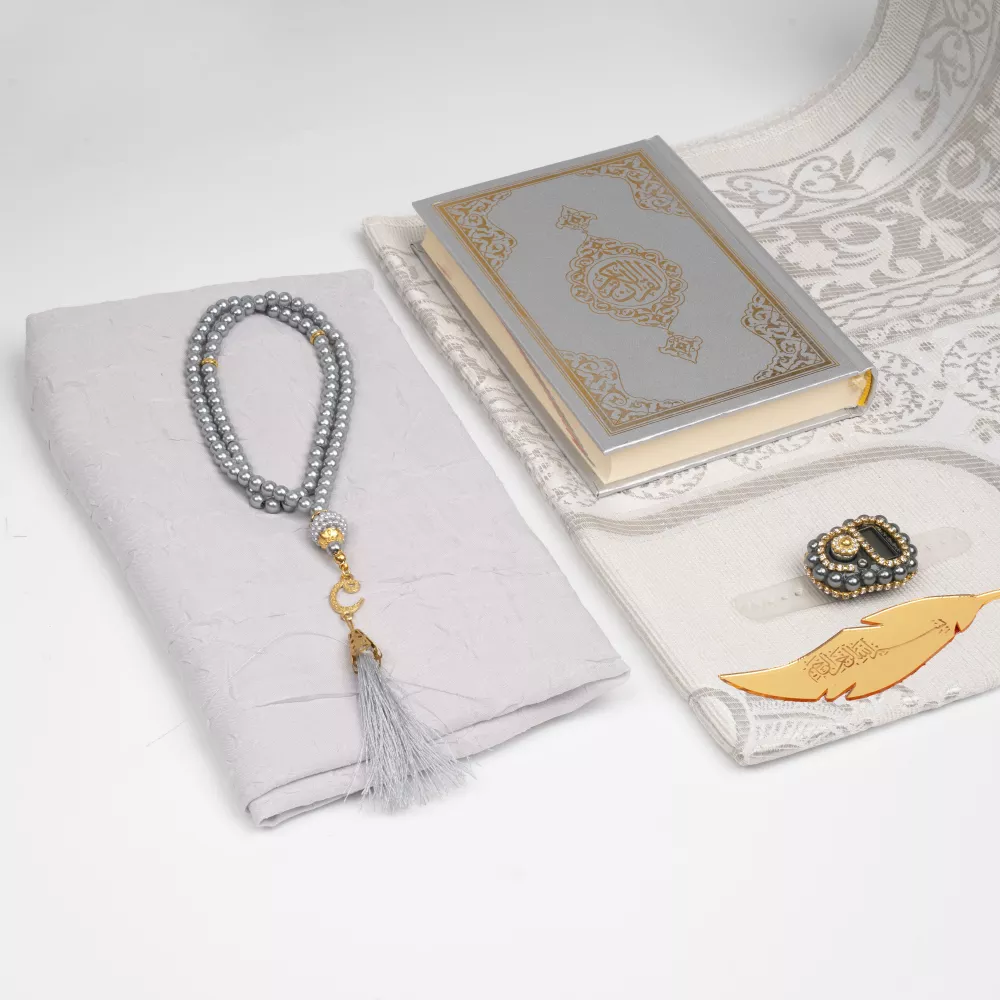 Kuran + Seccade + Eşarp + Tesbih + Zikirmatik + Ayraç Hediye Seti (Çanta Boy, Gri)