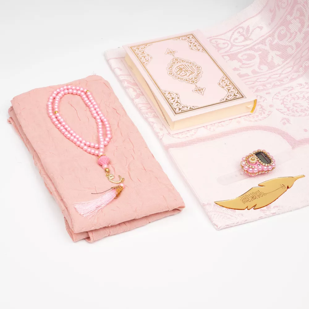 Kuran + Seccade + Eşarp + Tesbih + Zikirmatik + Ayraç Hediye Seti (Çanta Boy, Pembe)