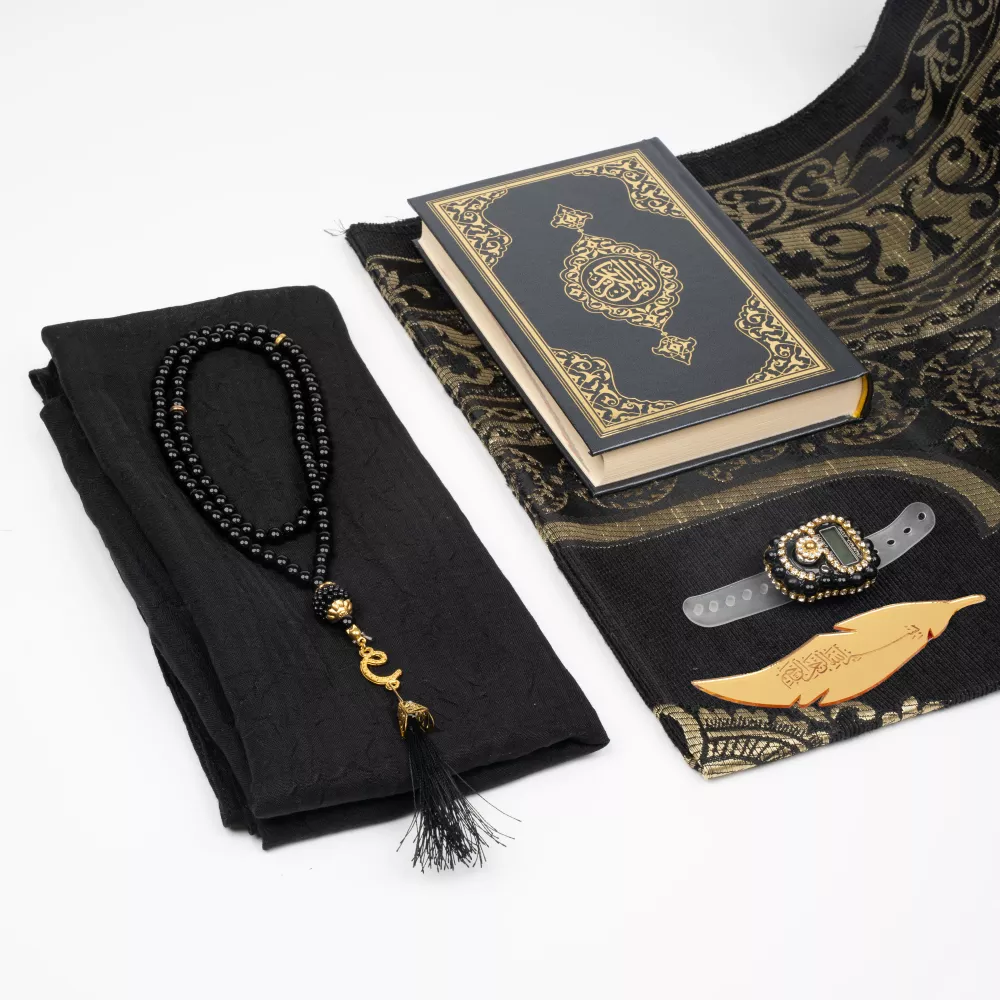Kuran + Seccade + Eşarp + Tesbih + Zikirmatik + Ayraç Hediye Seti (Çanta Boy, Siyah) Kuran + Seccade + Eşarp + Tesbih + Zikirmatik + Ayraç Hediye Seti (Çanta Boy, Siyah)