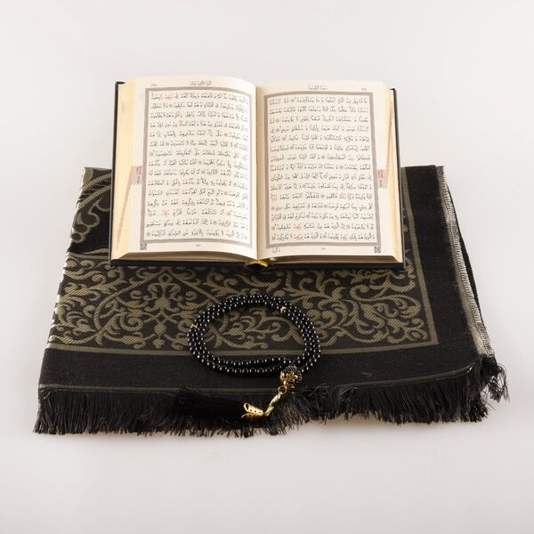 Prayer Mat + Salah Beads + Quran Gift Set (Bag Size, Black1)