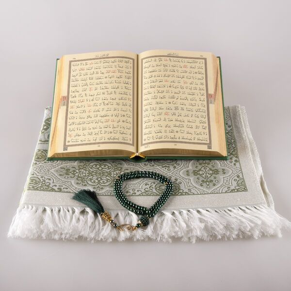 Prayer Mat + Salah Beads + Quran Gift Set (Hafiz Size, Green)