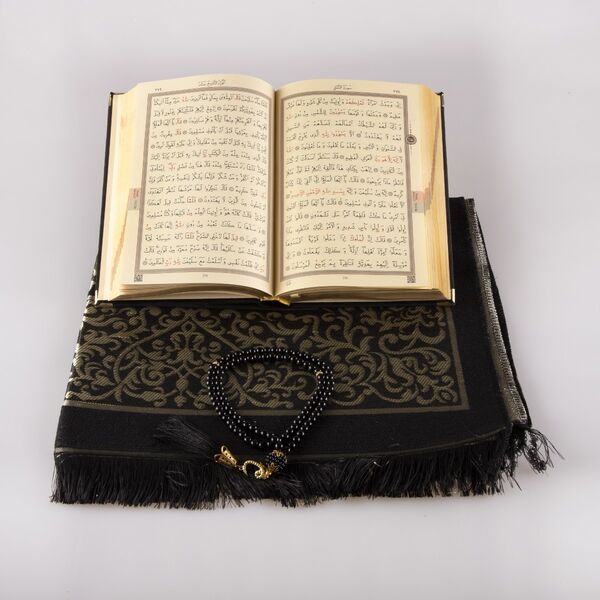 Prayer Mat + Salah Beads + Velvet Bound Quran Gift Set (Hafiz Size, Black1)