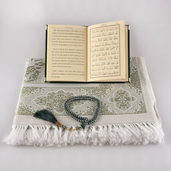 Prayer Mat + Salah Beads + Yasin Gift Set (Bag Size, Green)