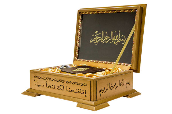 Qur'an With Wooden Box + Salah Beads + Scent (0241 - Pocket Size)