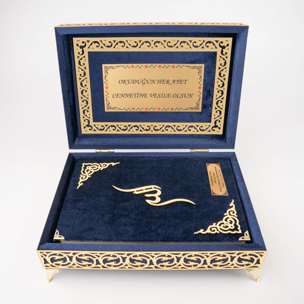 Raşel Kaplama Rahleli Kur'an-ı Kerim (Orta Boy, Lacivert)  Raşel Kaplama Rahleli Kur'an-ı Kerim (Orta Boy, Lacivert)