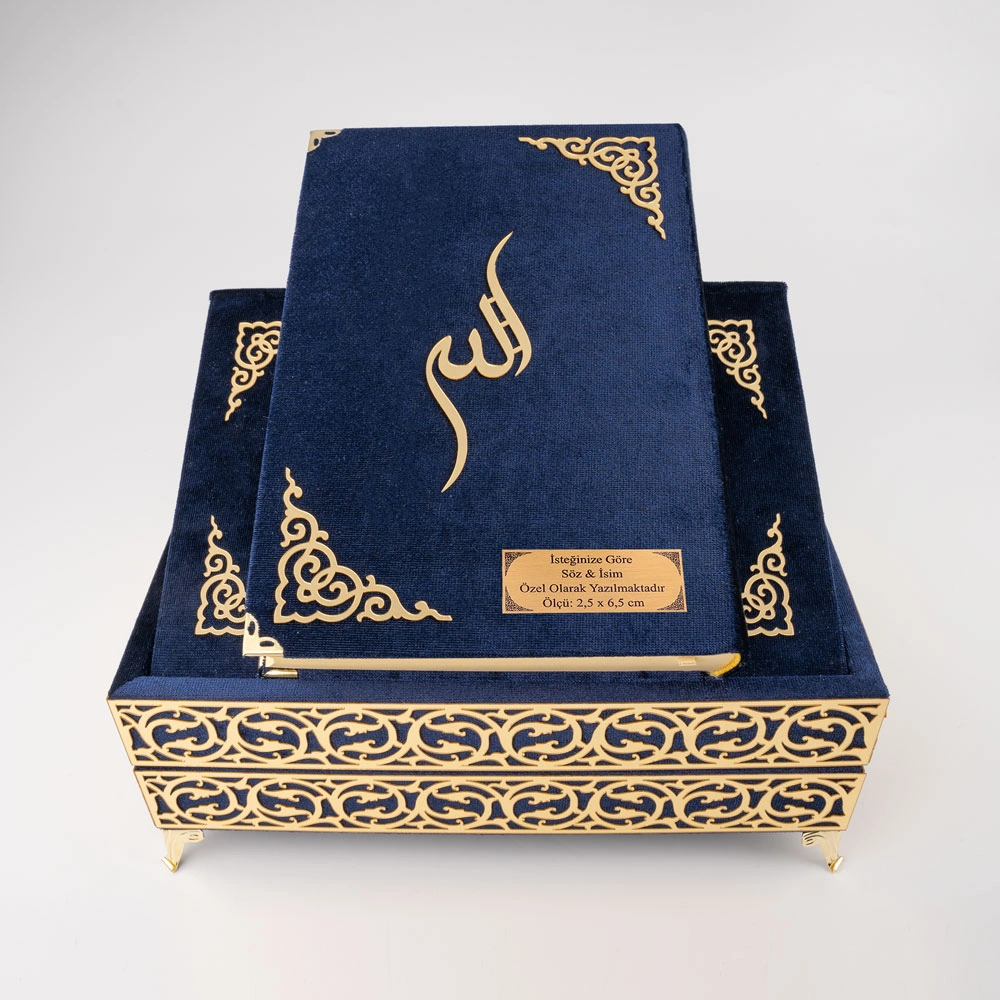 Raşel Kaplama Rahleli Kur'an-ı Kerim (Orta Boy, Lacivert)  Raşel Kaplama Rahleli Kur'an-ı Kerim (Orta Boy, Lacivert)