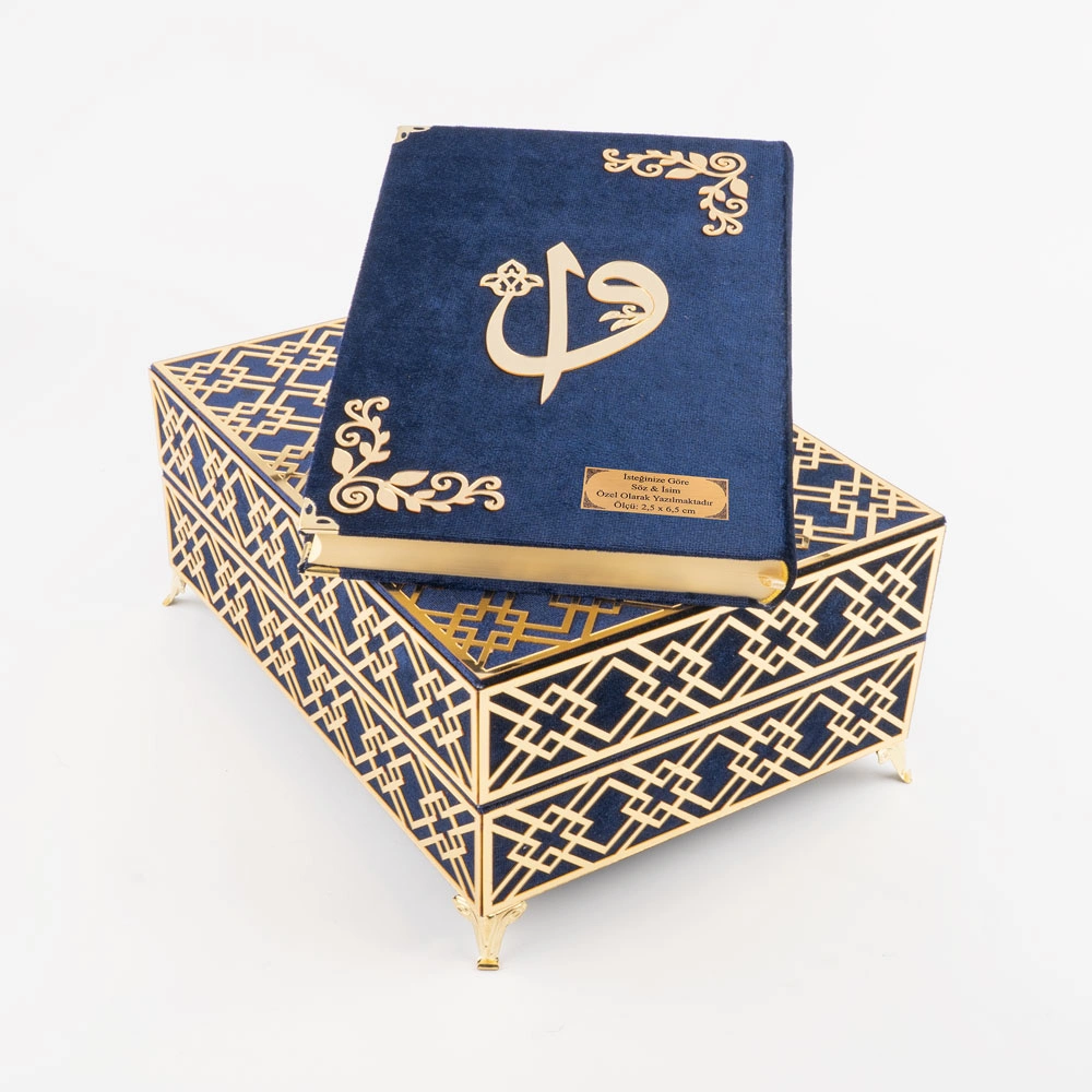 Raşel Kutulu Pleksi Desen Kuran-ı Kerim (Orta Boy, Lacivert) Raşel Kutulu Pleksi Desen Kuran-ı Kerim (Orta Boy, Lacivert)