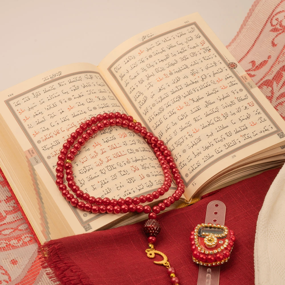 Şal + Takke + Seccade + Tesbih + Zikirmatik + Kuran Hediye Seti (Çanta Boy, Bordo)