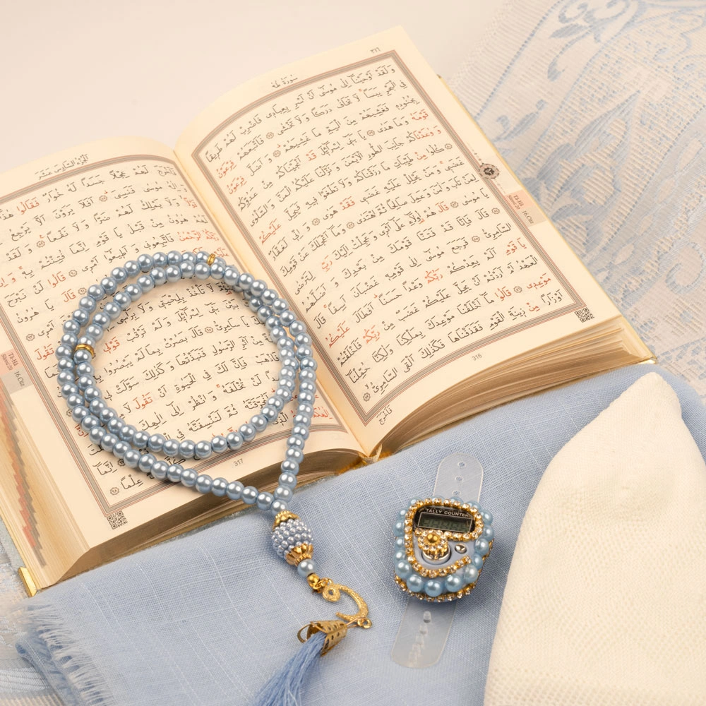 Eşarp + Takke + Seccade + Tesbih + Zikirmatik + Kuran Hediye Seti (Çanta Boy, Mavi)