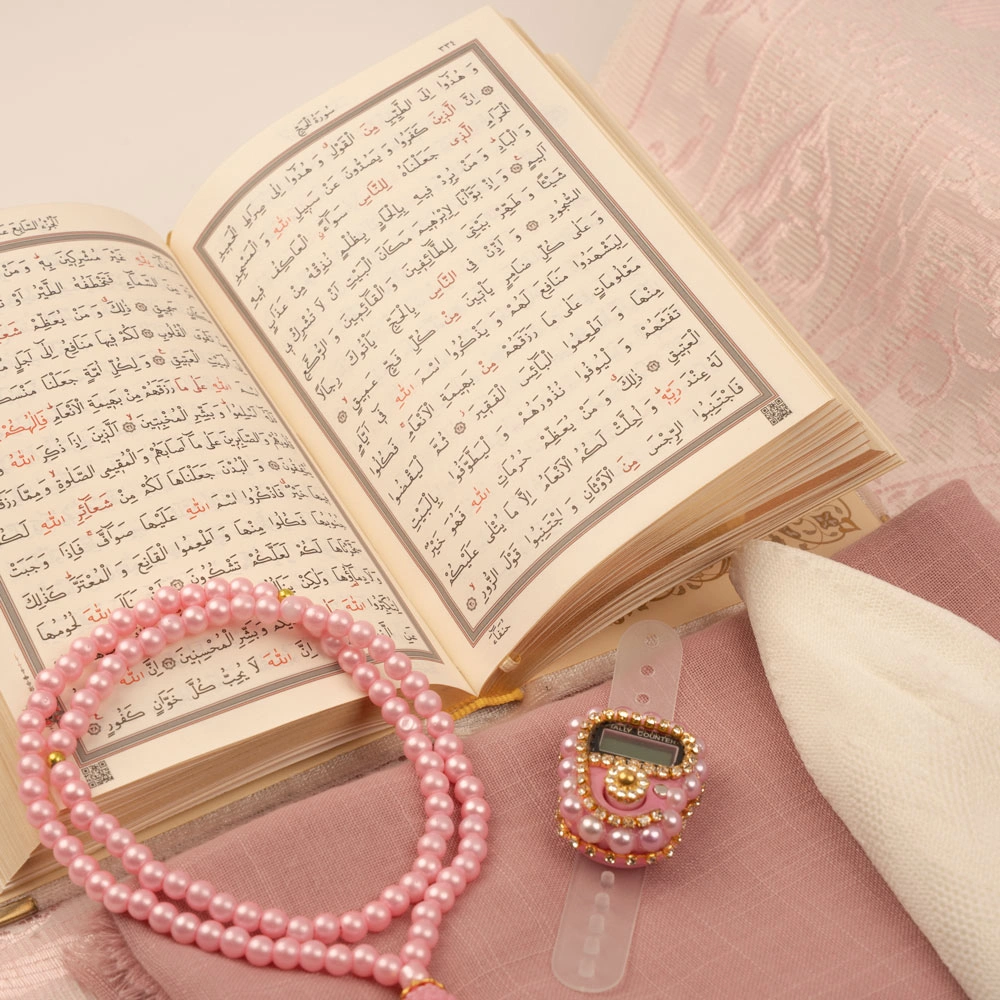 Şal + Takke + Seccade + Tesbih + Zikirmatik + Kuran Hediye Seti (Çanta Boy, Pembe)