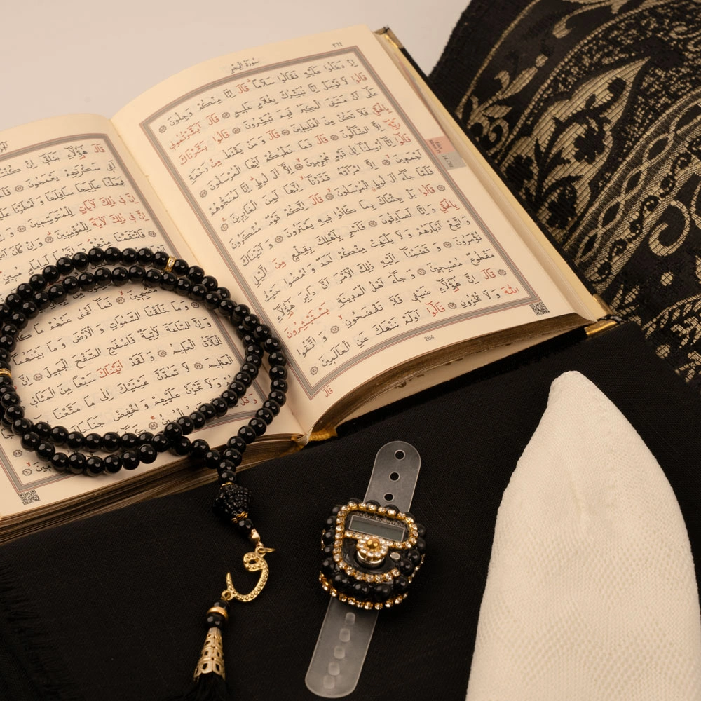 Şal + Takke + Seccade + Tesbih + Zikirmatik + Kuran Hediye Seti (Çanta Boy, Siyah)