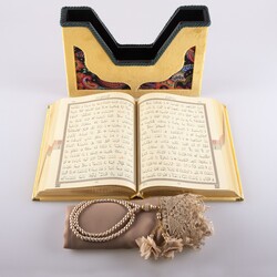 Şal + Tesbih + Kuran Hediye Seti (Orta Boy, Kadife V Kutulu, Gold) - Thumbnail