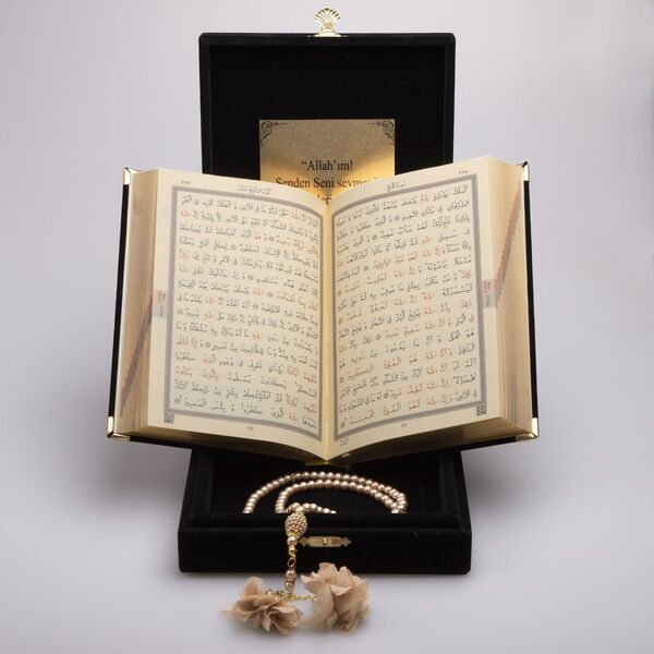 Salah Beads + Quran Gift Set (Bag Size, Box, Black)