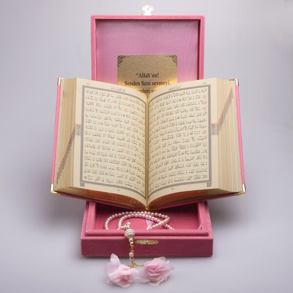 Salah Beads + Quran Gift Set (Bag Size, Box, Powder Pink)