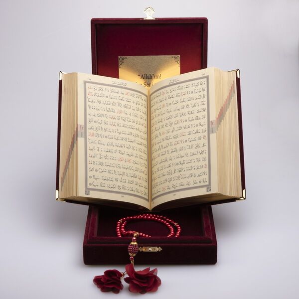 Salah Beads + Quran Gift Set (Bookrest Size, Box, Maroon)