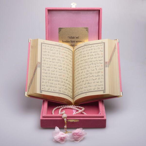 Salah Beads + Quran Gift Set (Bookrest Size, Box, Powder Pink)