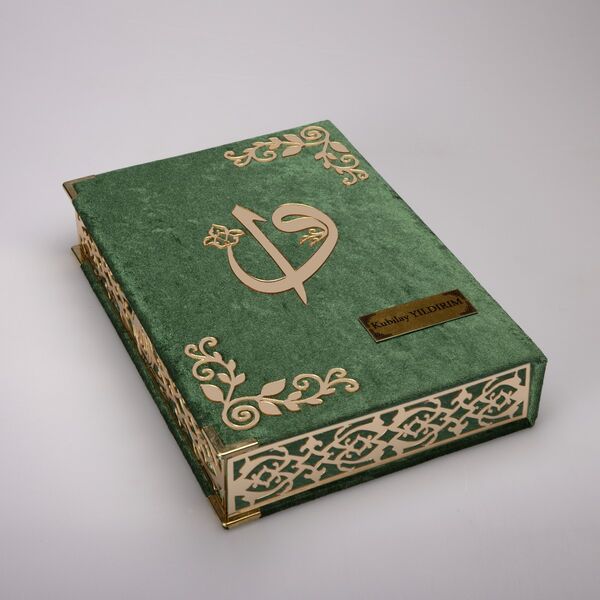 Salah Beads + Quran Gift Set (Medium Size, Green, Gold Plexy)