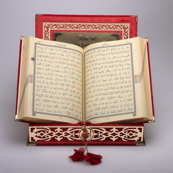 Salah Beads + Quran Gift Set (Medium Size, Red, Gold Plexy)