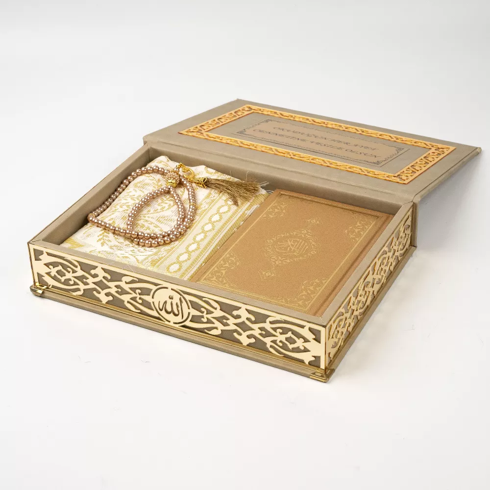 Seccade + Vavlı İnci Tesbih + Çanta boy Kuran Hediye Seti (Termo Deri Kutulu)