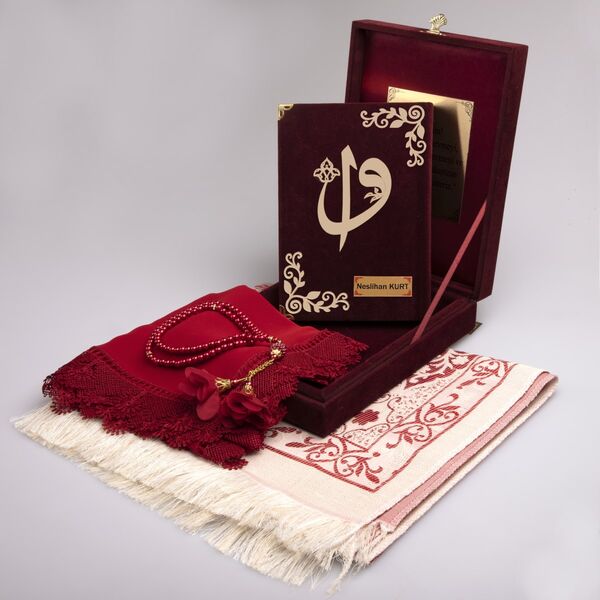 Shawl + Prayer Mat + Quran Gift Set (Bag Size, Box, Maroon)