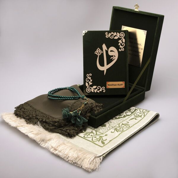 Shawl + Prayer Mat + Quran Gift Set (Bookrest Size, Box, Green)