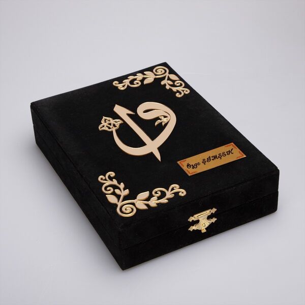 Shawl + Prayer Mat + Quran Gift Set (Hafiz Size, Box, Black)