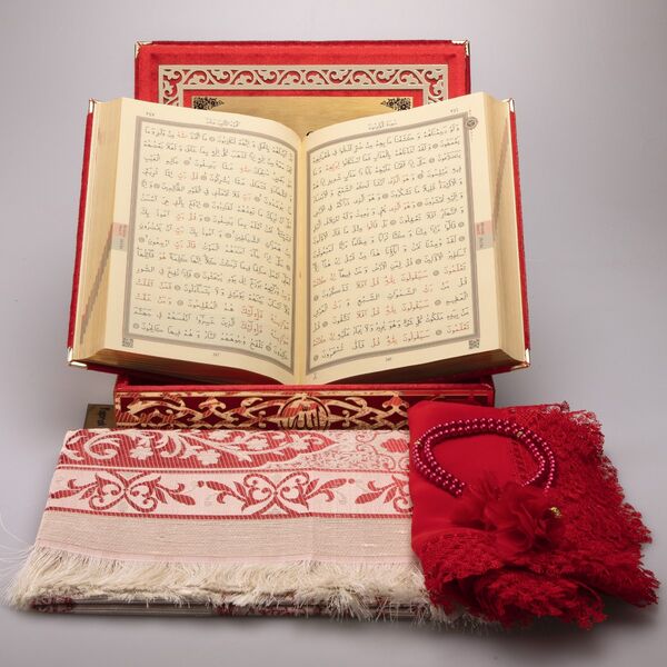 Shawl + Prayer Mat + Salah Beads + Crescent and Star Quran Gift Set (Medium Size, Red, Gold Plexy)