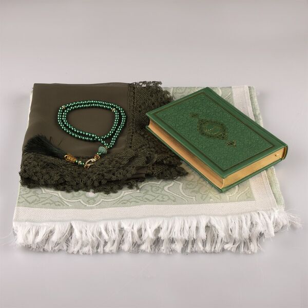 Shawl + Prayer Mat + Salah Beads + Quran Gift Set (Bag Size, Green) 