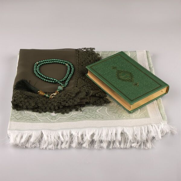Shawl + Prayer Mat + Salah Beads + Quran Gift Set (Bag Size, Green)