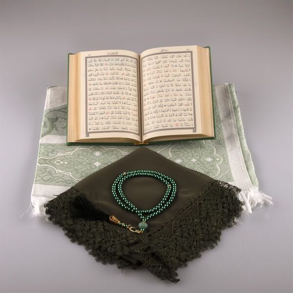 Shawl + Prayer Mat + Salah Beads + Quran Gift Set (Bag Size, Green) 