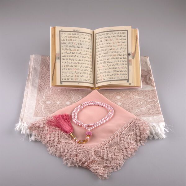 Shawl + Prayer Mat + Salah Beads + Quran Gift Set (Bag Size, Powder Pink) 