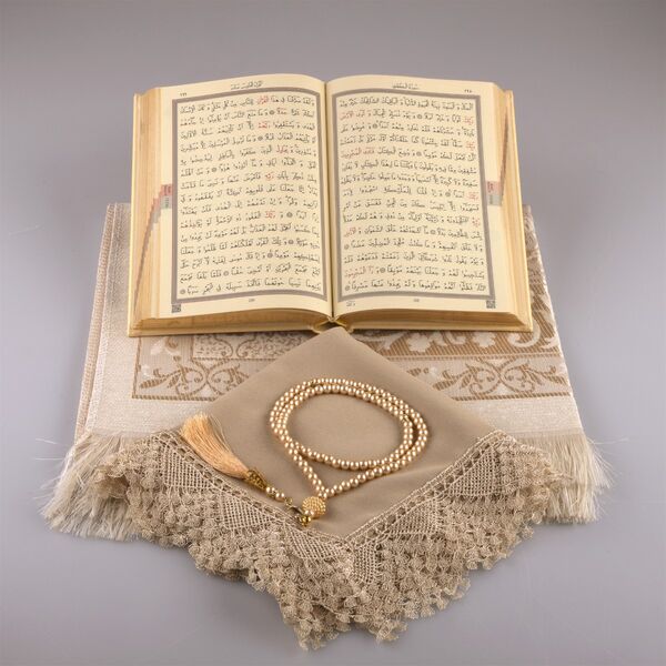 Shawl + Prayer Mat + Salah Beads + Quran Gift Set (Hafiz Size, Gold1)
