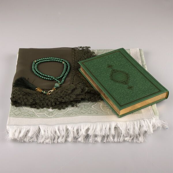 Shawl + Prayer Mat + Salah Beads + Quran Gift Set (Hafiz Size, Green) 