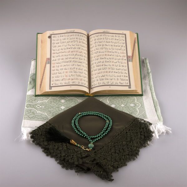 Shawl + Prayer Mat + Salah Beads + Quran Gift Set (Hafiz Size, Green)